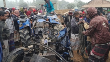 দিনাজপুরে বাস ও ট্রাক্টরের মুখোমুখি সংঘর্ষে নিহত ২